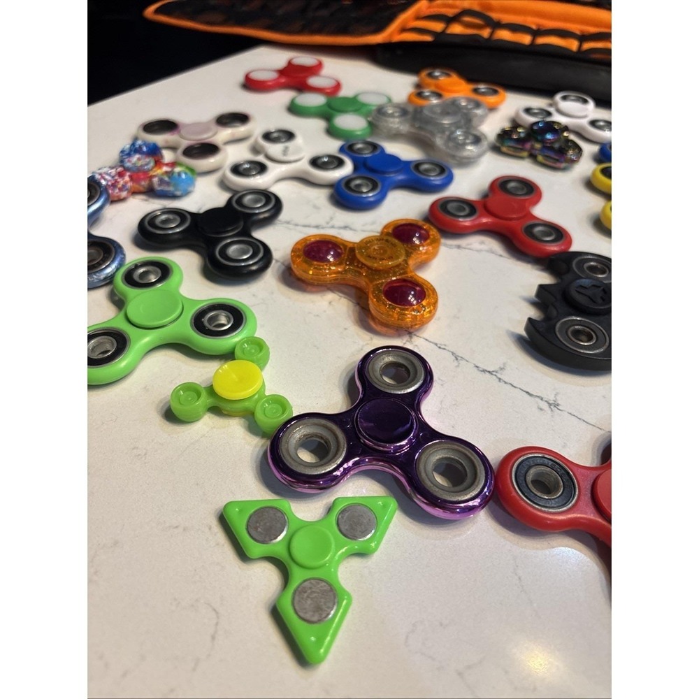 25- Fidget Spinner Lot With Case - Picture 3 of 10